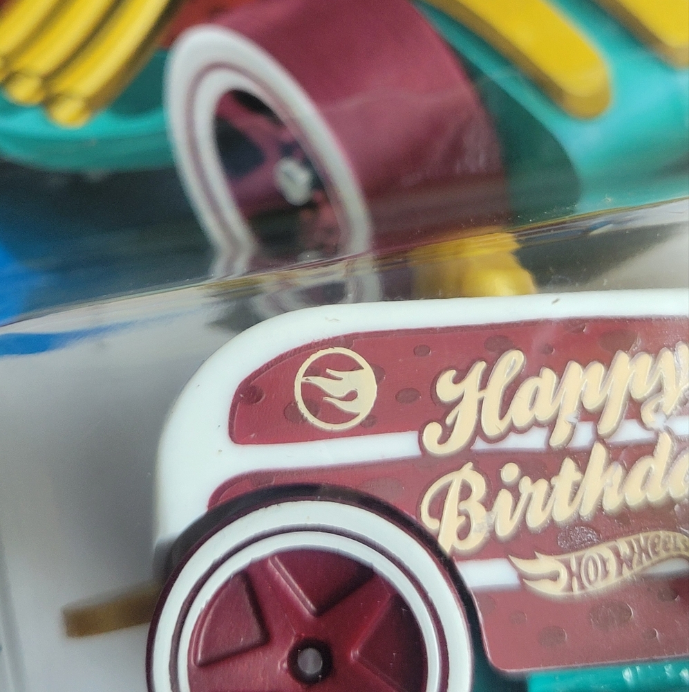 Hot Wheels Birthday Burner Treasure Hunt Birthday Cake Collectible Car 2025 - Picture 2 of 4
